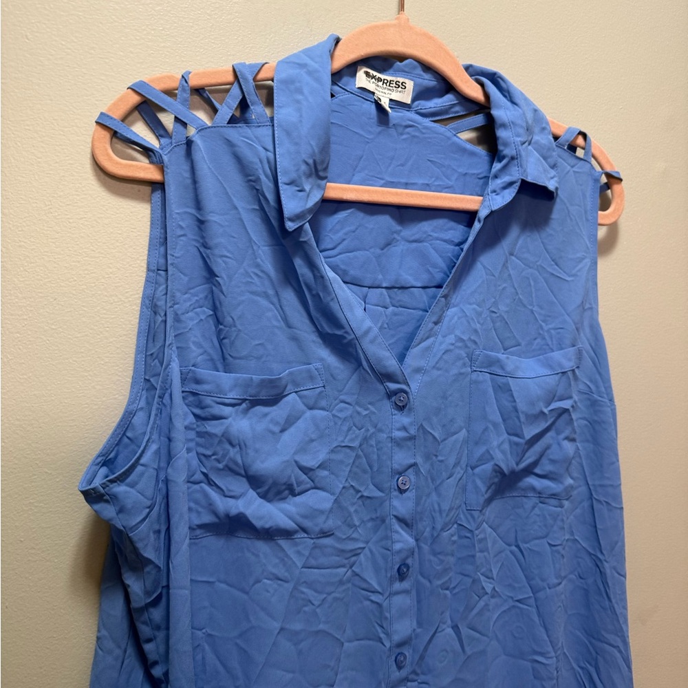 Blue Sleeveless Button-Up Top - Picture 3 of 4